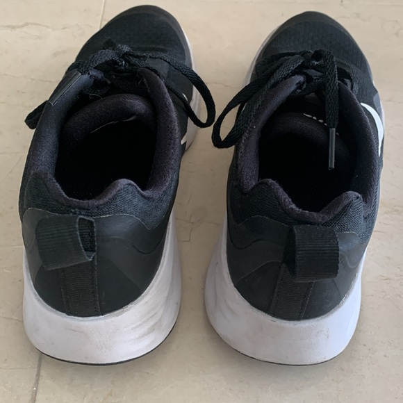 Nike black and white running/walking sneakers. Very comfortable - Picture 5 of 6